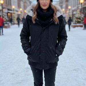 BNWT Women’s Burton Tabloid Snowboard / Ski Jacket - Size M